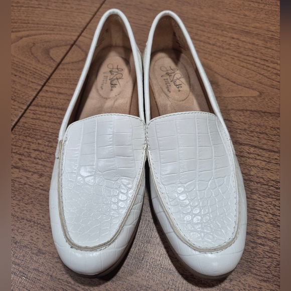 EUC Life Stride Margot Croc Print Loafer - Picture 2 of 9